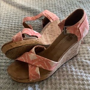Toms wedges